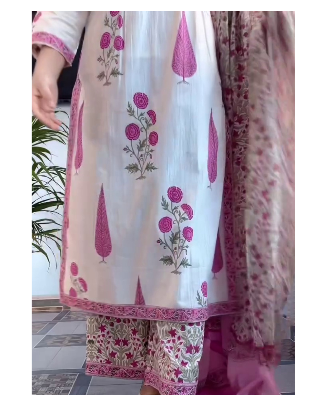 Ivory & Pink Floral Printed Kurta Set with Matching Dupatta