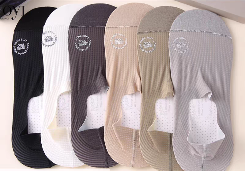 AeroGlide Grip Ankle Socks