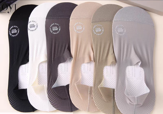 AeroGlide Grip Ankle Socks