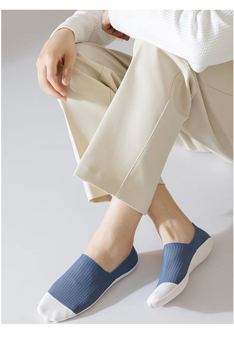 AeroGlide Invisible Grip Socks